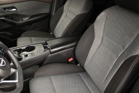 Used 2023 Nissan Rogue SV image 4