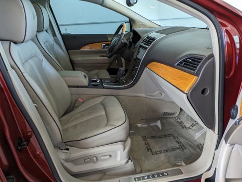 Used 2014 Lincoln MKX FWD w/ Equipment Group 102A image 22
