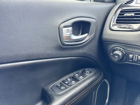 Used 2018 Jeep Compass Limited w/ Navigation Group image 25