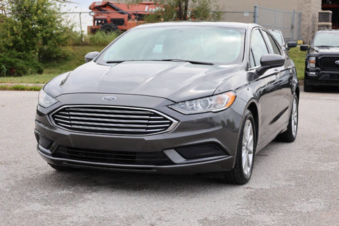 Used 2017 Ford Fusion SE w/ Fusion SE Technology Package image 6