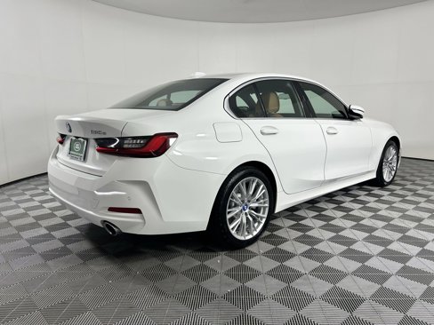 Used 2024 BMW 330e image 7