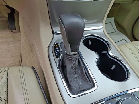 Used 2019 Jeep Grand Cherokee Overland image 12