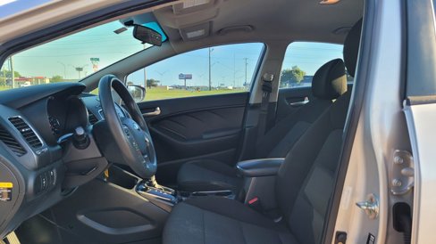 Used 2017 Kia Forte LX image 10