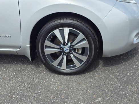 Used 2013 Nissan Leaf SL w/ Premium Pkg image 2