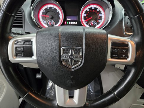 Used 2017 Dodge Grand Caravan SE w/ UConnect Hands-Free Group image 17