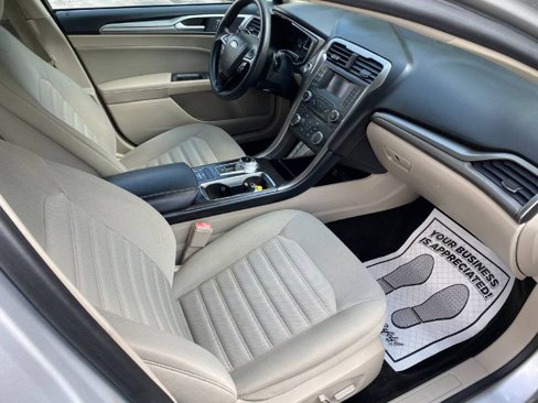 Used 2018 Ford Fusion SE image 8