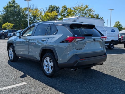Used 2021 Toyota RAV4 XLE image 5