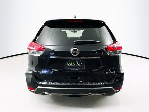 Used 2017 Nissan Rogue SV w/ SV Premium Package image 7