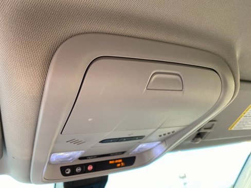 Used 2021 Chevrolet Equinox LT image 24