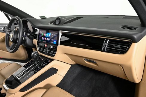 Used 2025 Porsche Macan image 25