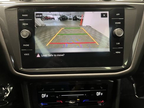 Used 2022 Volkswagen Tiguan SE R-Line image 8