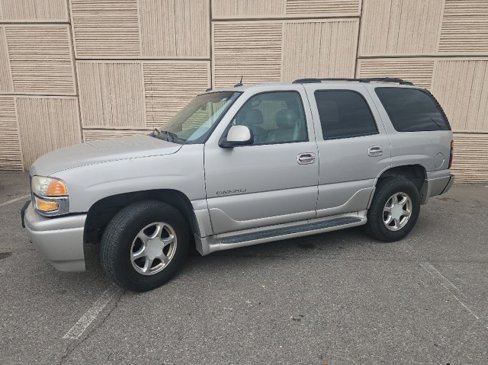 Used 2005 GMC Yukon Denali image 1