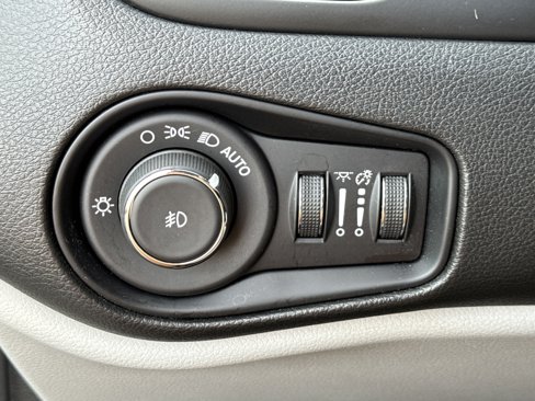 Used 2022 Jeep Renegade Limited image 39