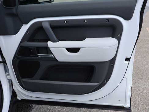 New 2025 Land Rover Defender 110 S image 13