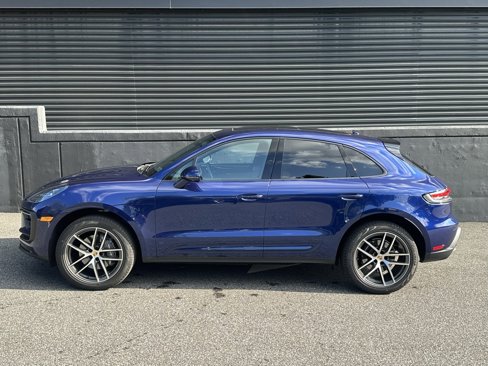 Certified 2025 Porsche Macan image 2