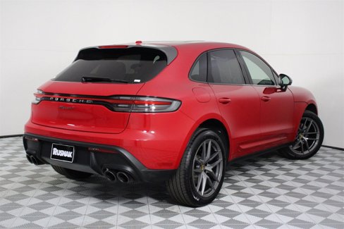 Certified 2025 Porsche Macan Turbo image 7