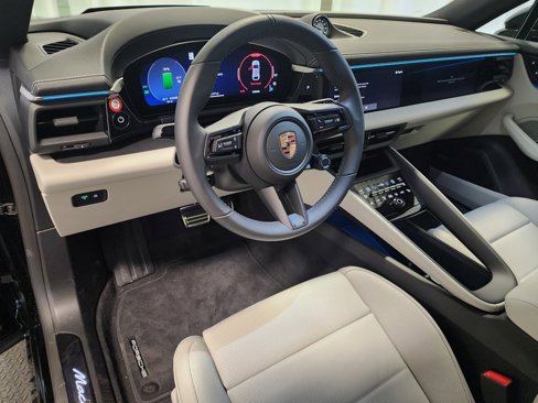 New 2025 Porsche Macan 4S Electric image 4