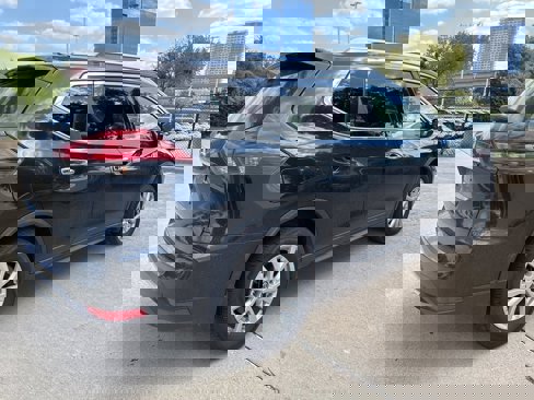 Certified 2019 Nissan Rogue SV image 3
