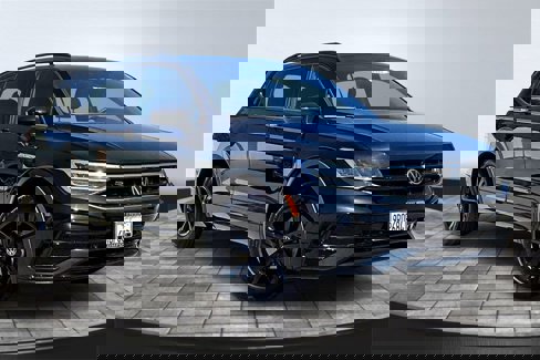 Used 2024 Volkswagen Tiguan SE R-Line image 1