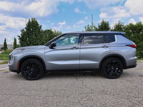 Used 2022 Mitsubishi Outlander SEL Black Edition image 2