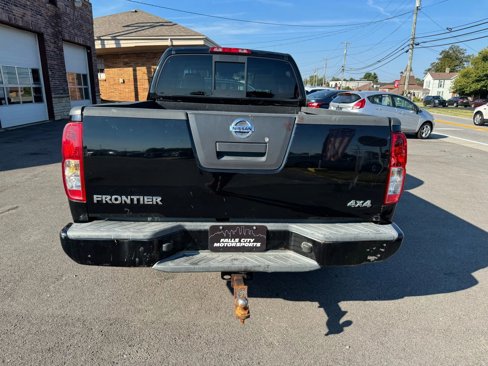 Used 2012 Nissan Frontier SV w/ Sport Appearance Pkg image 11