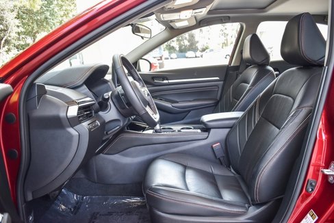 Used 2023 Nissan Altima 2.5 SR w/ SR Premium Package image 17