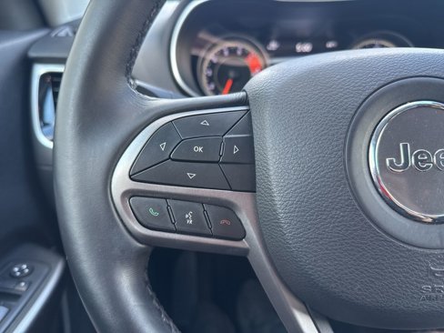 Used 2019 Jeep Cherokee Limited image 25