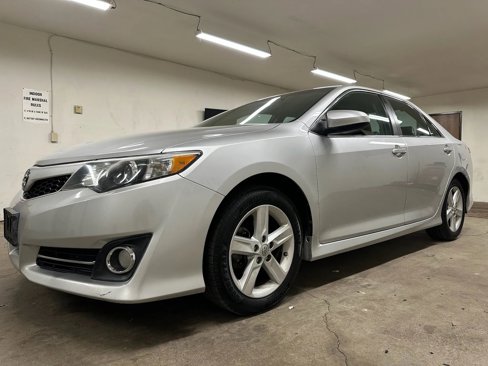Used 2014 Toyota Camry SE image 6