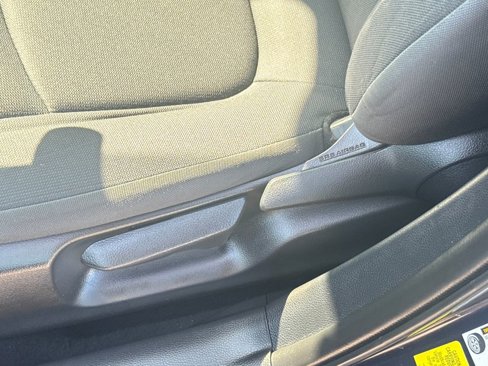 Used 2022 Toyota Corolla LE image 45