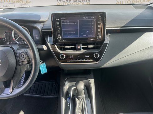 Used 2021 Toyota Corolla LE image 11