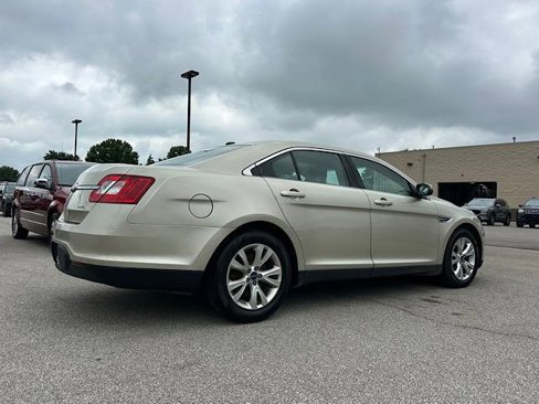 Used 2010 Ford Taurus SEL image 8