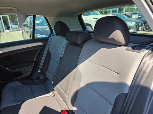 Used 2016 Volkswagen e-Golf SE image 11