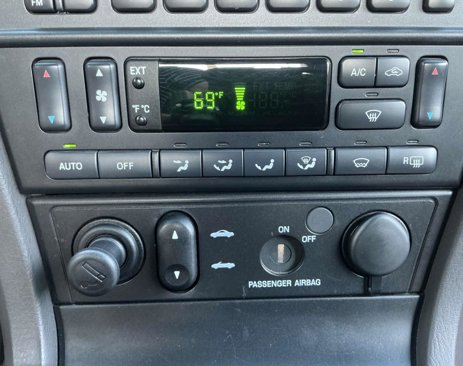 Used 2002 Ford Thunderbird image 23