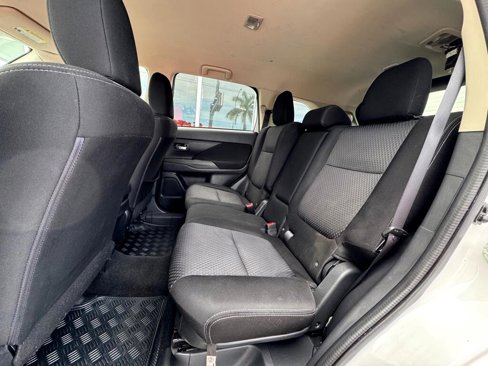 Used 2017 Mitsubishi Outlander SE image 20