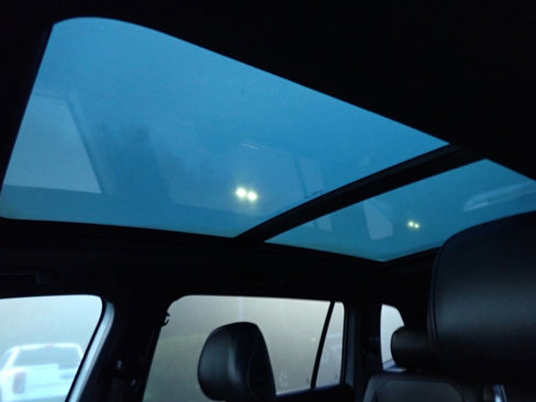 Used 2022 Volkswagen Tiguan SE R-Line image 25