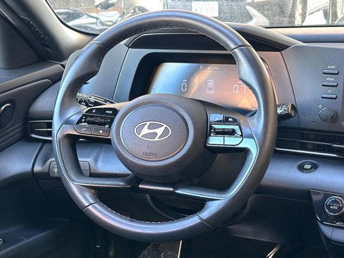 Used 2025 Hyundai Elantra Sport image 27