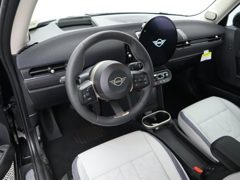 Used 2025 MINI Cooper 2-Door Hardtop image 10