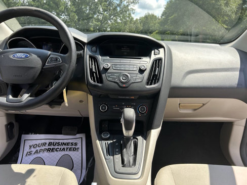 Used 2017 Ford Focus SE image 28