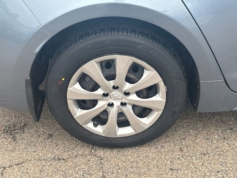 Used 2021 Toyota Corolla LE image 38