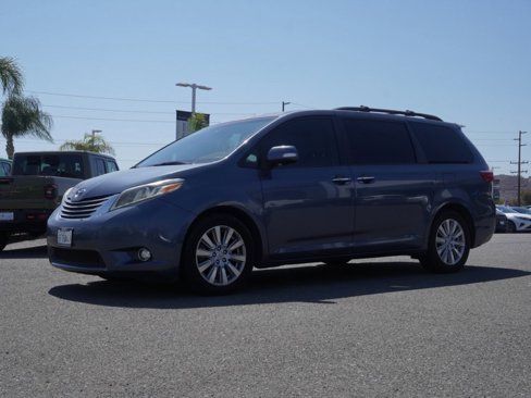 Used 2017 Toyota Sienna Limited Premium image 9