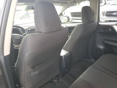 Used 2018 Toyota RAV4 XLE image 6