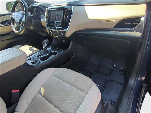 Used 2022 Chevrolet Traverse LS image 23