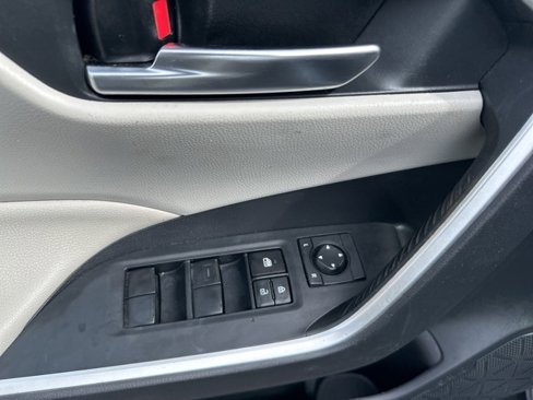 Used 2020 Toyota RAV4 XLE image 8
