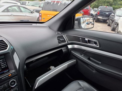Used 2016 Ford Explorer XLT w/ Equipment Group 202A image 18