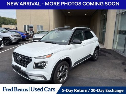 Used 2022 Hyundai Venue Limited w/ Cargo Package image 1