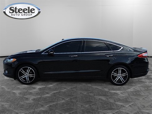 Used 2015 Ford Fusion Titanium image 2