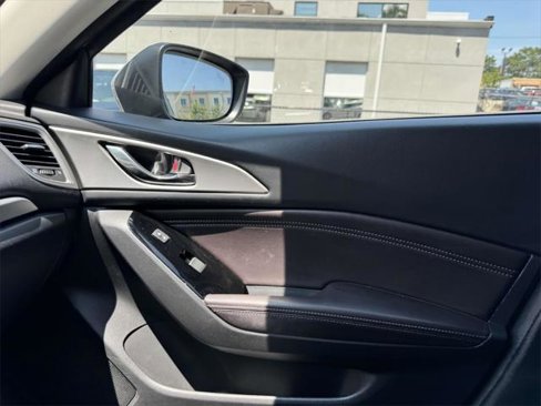 Used 2018 MAZDA MAZDA3 Touring image 30