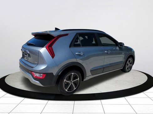 Used 2024 Kia Niro EX image 3