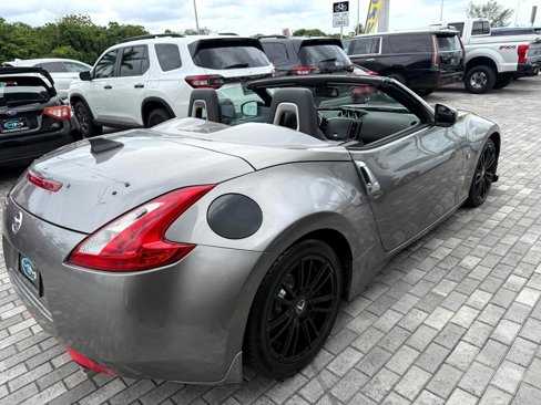 Used 2010 Nissan 370Z Touring image 9