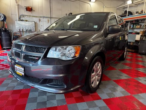 Used 2019 Dodge Grand Caravan SE image 3